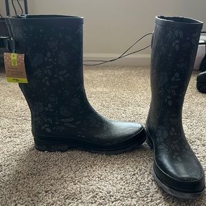 Western Chief size 11 rain boots. Black with a floral print never worn